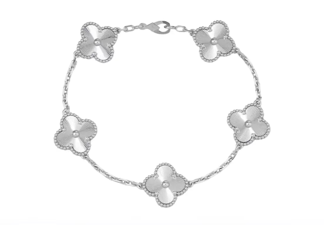 3-piece Clover Jewelry Set with packaging