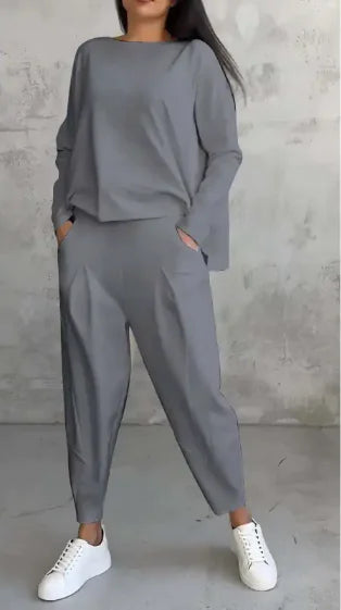 Women’s Sports Set Long Sleeve Top & Pleated-Leg Pants